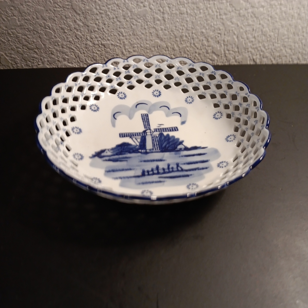 RARE GORGEOUS VTG Delfts Holland 7" Reticular Decorative Bowl.